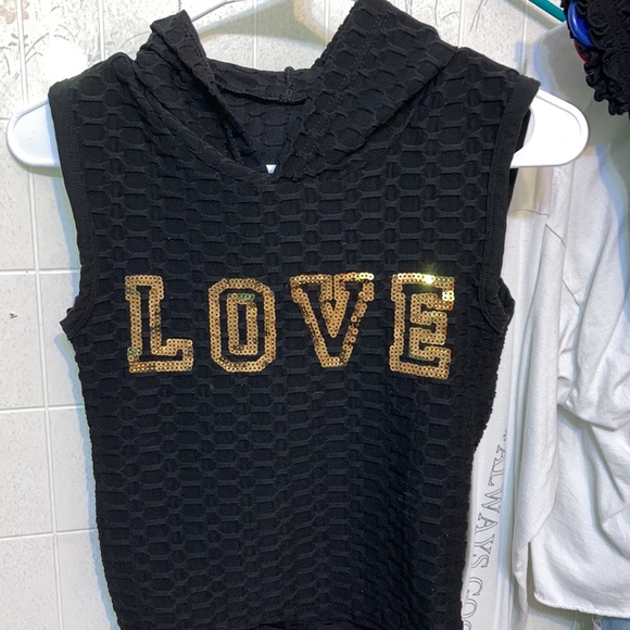 I’m selling a tank top hoodie, i don’t like how it fits on me, it’s super cute - Picture 3 of 3